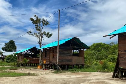 Nampak rumah di Kampung Wumuka yang belum usai dibangun, Sumber Foto: Dok. Fajar Papua