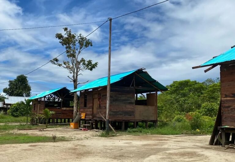 Nampak rumah di Kampung Wumuka yang belum usai dibangun, Sumber Foto: Dok. Fajar Papua