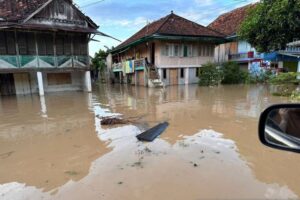 Kondisi rumah warga di OKU Selatan yang terendam banjir. Sumber foto: regional.kompas.com