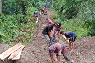Ilustrasi pembangunan jalan rapat beton. Sumber foto: klikinfokota.co.id