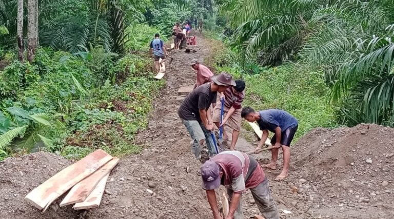 Ilustrasi pembangunan jalan rapat beton. Sumber foto: klikinfokota.co.id