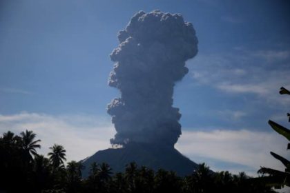 Erupsi Gunung Ibu siang hari ini, Sumber Foto: Istimewa