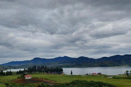 Salah satu pemandangan di Desa Danau Diateh Panjang. Sumber foto: Tribunpadang.com