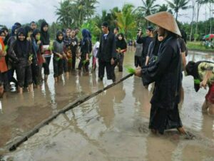 Wisata Edukasi Pertanian di Desa Wisata Kampoeng Dolanan Jamuskauman. Sumber foto : Dok. Kemenparekraf.