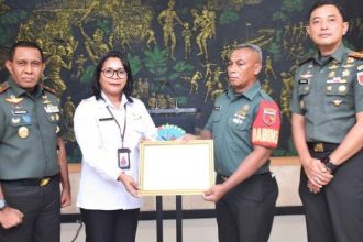 Bintara Pembina Desa Lermatang meraih penghargaan atas kiprahnya membantu penanganan stunting dari BKKBN, Sumber Foto: Dok. Tribun