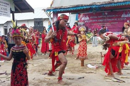 Festival Kampong Seraong 2024 di Desa Jembayan Tengah, Kecamatan Loa Kulu, Kabupaten Kutai Kartanegara, Kalimantan Timur.