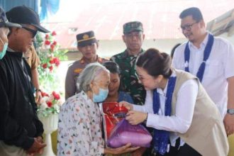 Bupati Poso Bagikan Pangan di Desa, Sumber Foto: Istimewa