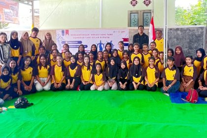 Pemateri, moderator, panitia, dan peserta FGD. Sumber: Istimewa