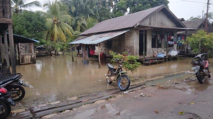 Kondisi permukiman rawan banjir di Desa Asamasam.