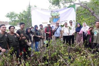 Foto Penanaman Pohon Mangrove di Desa Harapan Oleh Karang Taruna Desa Harapan, Sumber Foto: Istimewa