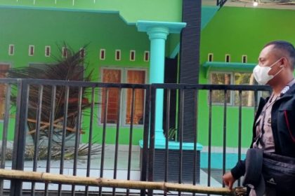 Kantor Desa Nyiur Tebel kembali disegel oleh warga setempat. Sumber: Topikterkini.com