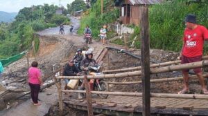 Akses Jalan Putus Desa Lanud, Sumber: TribunManado.co.id