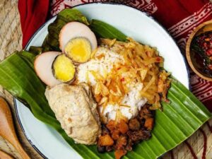 Nasi Liwet Solo, Kuliner Bersejarah dan Kaya Cita Rasa. Sumber Foto: Twitter @SHIONO