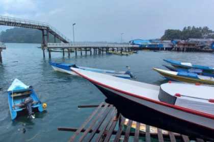 Nampak jembatan Pantai Hamadi yang keropos dan tak terawat. Sumber: Dok. Cendrawasih
