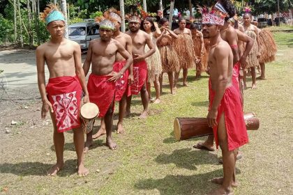Upacara Adat Biak dalam perayaan jelang pernikahan. Sumber: Dok.Jubi