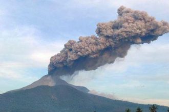 Gunung Lewotobi Laki-Laki di Flores Timur, NTT kembali meletus. Sumber: Istimewa