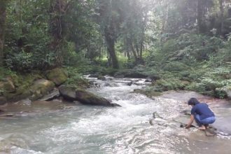 Objek wisata Riam Batu Tinggi yang menjadi bagian dari ekowisata Santuun, Kecamatan Muara Uya, Kabupaten Tabalong.