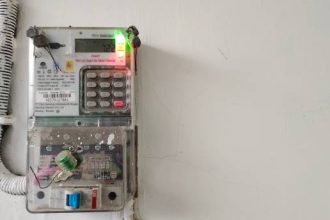 Ilustrasi Pemasangan Listrik di Kawasan 3T, Sumber Foto: Istock