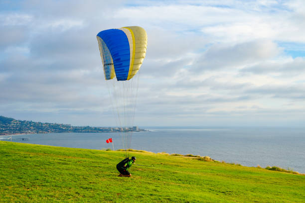 ilustrasi paralayang, sumber: Istock