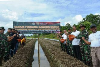 Kegiatan Penanaman Bawang Merah di Desa Gantung Sumber Foto: Dok. betarebelitong.com
