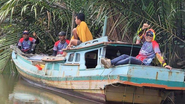 Festival Memancing Udang di Desa Kepoh. Sumber: tribunnews.com