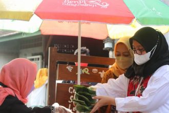 Aktivitas pasar minggu osing. Sumberfoto : ig pasarkampoengosing