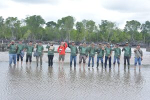 Foto bersama YKAN dan KPM Desa Teluk Pambang. Sumber Foto: Dok.diskominfotik.bengkalis.com