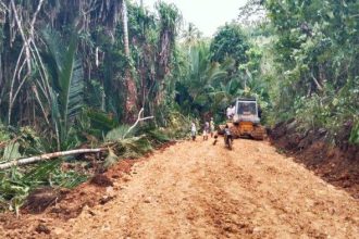 Pengerjaan Jalan Tani di Desa Hino, Kecamatan Morotai Timur, Kabupaten Pulau Morotai. Sumber: Dok Tribun Ternate