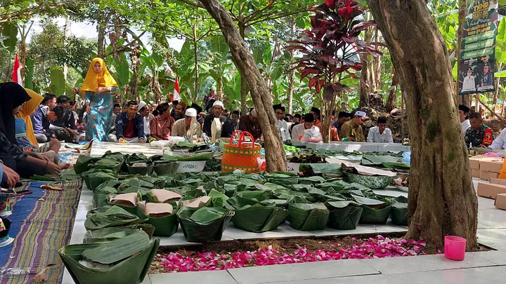 Tradisi Sandhorellang Desa Klungkung, Ritual Keselamatan Warga