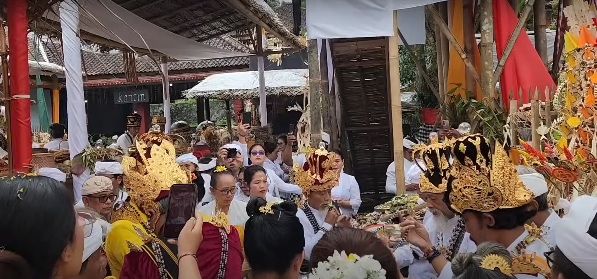 Menghidupkan Moderasi Beragama Melalui Tradisi Sakral Karya Tawur Agung Labuh Gentuh dan Panca Wali Krama