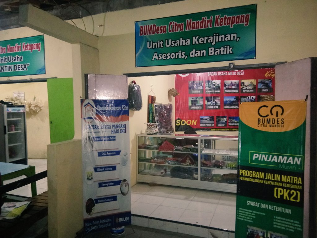 Unit usaha Kerajinan, Aksesoris, dan Batik. Sumber: X Desa Ketapang.