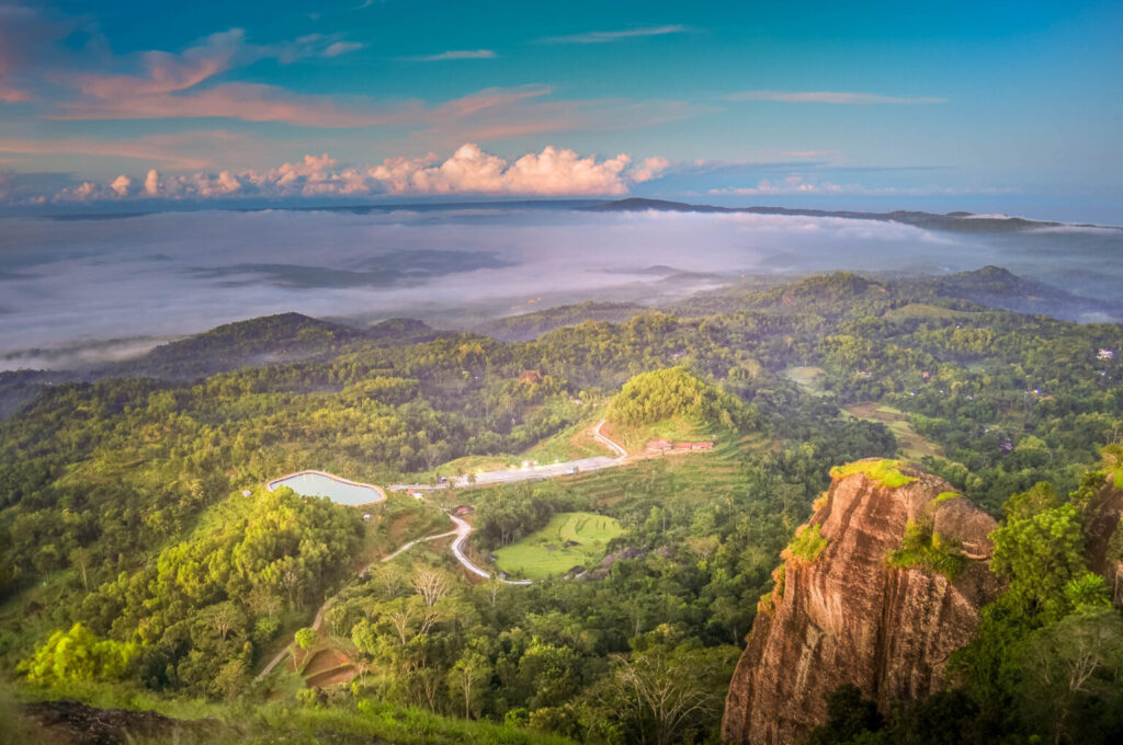 Pemandangan Gunung Api Purba Nglanggeran. Sumber foto: website resmi desa wisata nglanggeran.