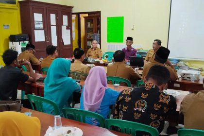 Suasana penyampaian data peserta lomba desa di Dinas Pemberdayaan Masyarakat dan Desa Mukomuko. Sumber: Istimewa
