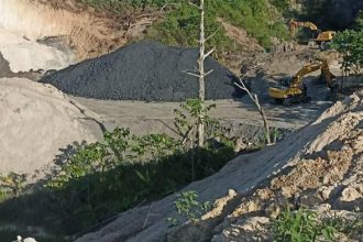 ILUSTRASI - Persoalan aktivitas tambang batu bara yang diduga ilegal di Desa Intu Lingau, Kecamatan Nyuatan, Kabupaten Kutai Barat. Sumber: Freepik