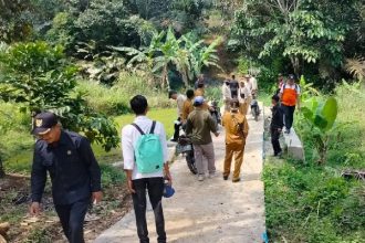 Monev Penggunaan Dana Desa di Kampung Bonglai. Sumber Foto: Dok.pewartainvestigasi.com