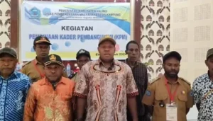 Sekretaris DPMK, Samuel Yelemaken didampingi jajaran. Sumber: Dok Berita Papua