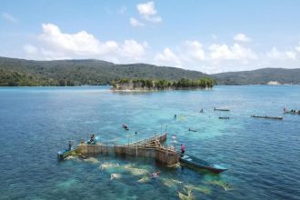 Keindahan Pantai di Desa Wisata Soinrat. Sumber foto : Dok. Kemenparekraf.