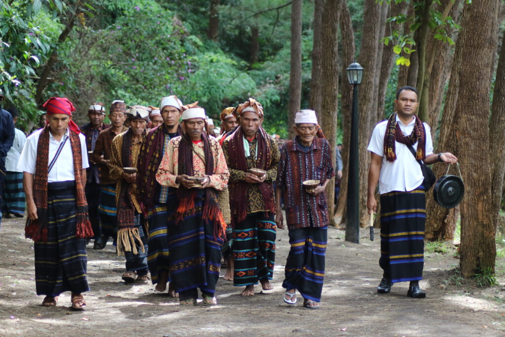 Tradisi Pati Ka Suku Lio dan Pesona Danau Kelimutu