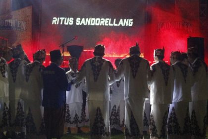 Ritus Sandhorellang di Desa Klungkung, Jember. Sumber foto : Google.site
