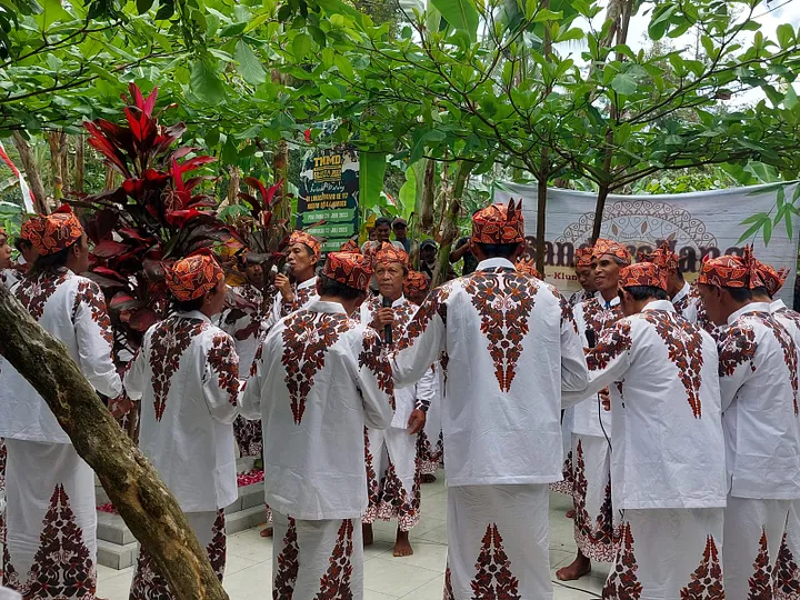 Tradisi Sandhorellang Desa Klungkung, Ritual Keselamatan Warga