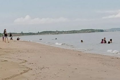 Suasana Pantai Nipah-Nipah tempat wisata yang berada di Kelurahan Nipah-Nipah, Kecamatan Penajam, Kabupaten Penajam Paser Utara.