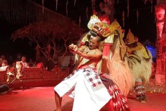 Atraksi budaya tari barong, di Desa Batununggul, Nusa Penida. Agar Wisman Lebih Lama Menginap di Nusa Penida Bali. Sumber: Istimewa