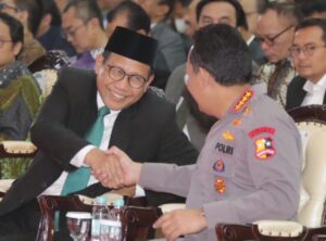 Abdul Halim Iskandar (Mendes PDTT) dan dan Kapolri Jenderal Listyo Sigit Prabowo. Sumber foto: Humas Kemendes PDTT.