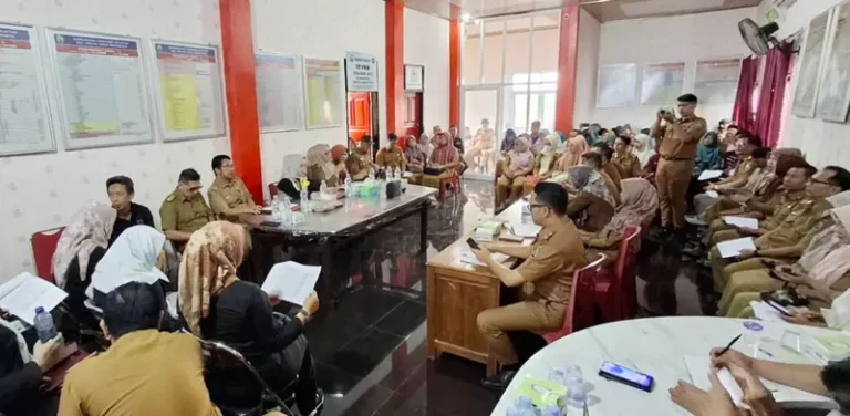 Pembinaan Lomba Desa di Balai Desa Bumi Daya. Sumber Foto:Dok.lampungselatankab.go.id