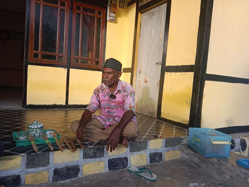 Keterangan: Hasil Kerajinan Sisir Bambu Kampung Sekru. Sumber: Dok. RRI