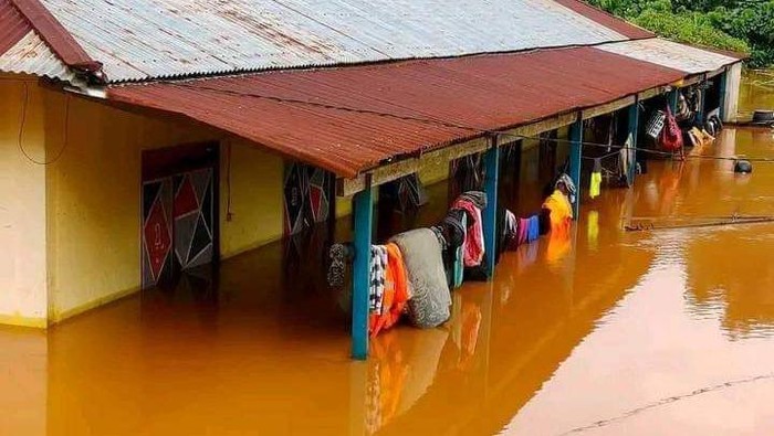 Kondisi banjir yang melanda 4 desa di Kabupaten Halmahera Tengah (Halteng), Maluku. Sumber: Istimewa