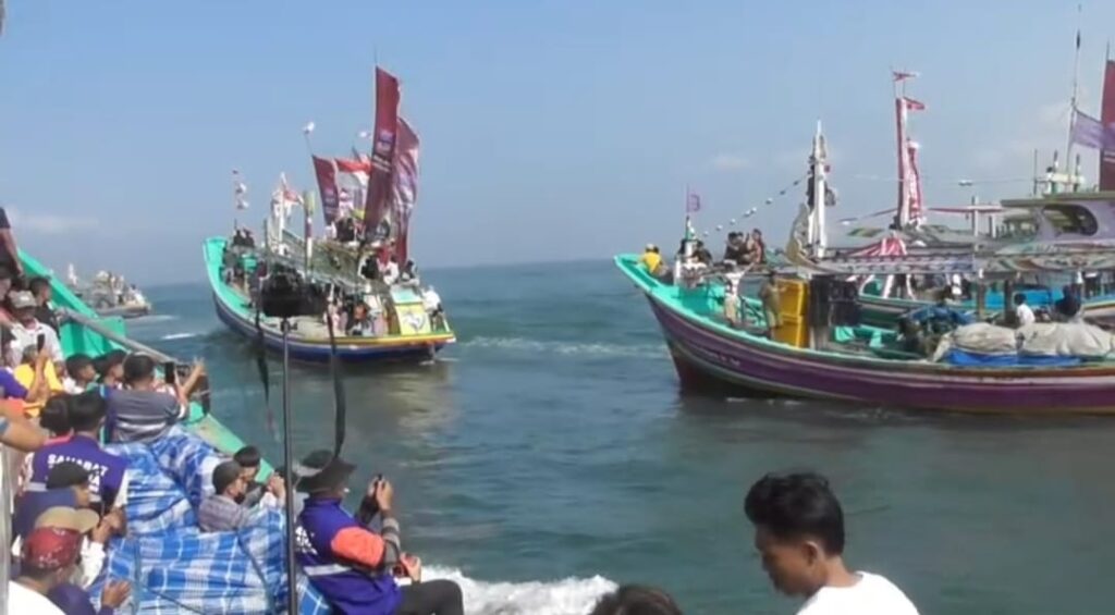 Kirab Budaya dan Tradisi Petik Laut Desa Puger Kulon