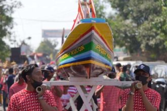 Iring-iringan Kirab Budaya dan Tradisi Petik Laut Desa Puger Kulon. Sumber: Diskominfo Jember.