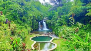 Air Terjun Babak Pelangi, di Dusun Rerantek, Desa Lantan, Lombok Tenga. Sumber: detikbali