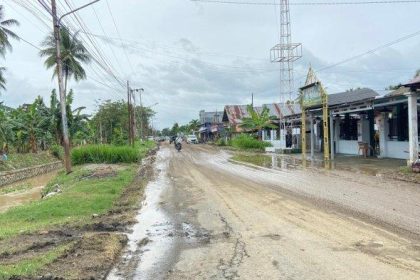 Jalanan Desa Dungaliyo setelah terdampak banjir. Sumber: TribunGorontalo.com